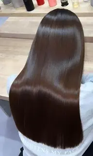 《乾かすだけでまとまる圧倒的艶髪》髪質改善トリートメント+カット