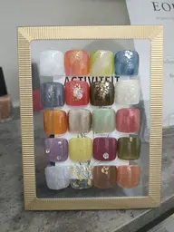 フットシンプルコース💅オフ込み💕シンプルネイル✨店内のサンプルからお選びいただけます☺️カラー、配置換え🆗❣️