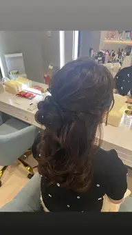 お昼タイムのヘアメイク🎀