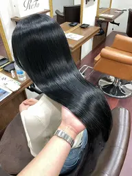 【湿気に負けない美髪】極髪質改善ストレート＋整えカット+Tr