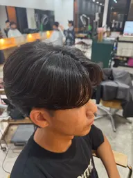 センターパートカット