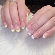 🎀オフ込みフレンチネイル🌷