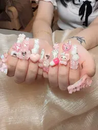 【オフのみ】ゴテゴテなスカルプ、長さだし、ジェルで3dとパーツ沢山の方