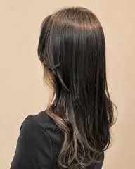ブリーチインナーカラー🩵(インナーカラーの部分意外も染めたい方は+4000円頂戴いたします。)