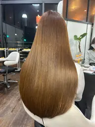 透明感のあるブリーチなしでできるレベルの明るめカラーモデルとなります。3000円相当のトリートメントもセットです😆👍
