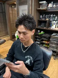 スパイキーショートカット