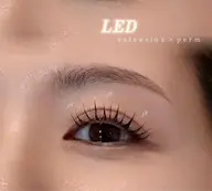 話題のリフトアップまつエク 【まつパ+LEDエクステ100本】⚠️オフがある場合はメッセージにてお知らせください⚠️
