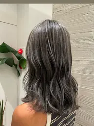 ハイライトカラー🫧白髪ぼかしや、海外系ヘアーにオススメ✨️