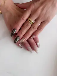 ハンドネイル✨(持ち込み付け放題)