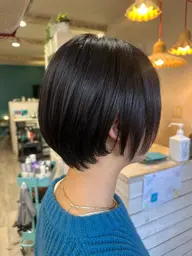 平日限定【レディースモデル】カットのみ💇♀️(切り上がりがショート)