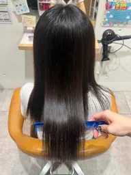 カット+縮毛矯正ストレート（肩下の長さの方はロング料金プラス1000円いただいております）