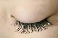 スワロフスキーストーン付き✨1時間つけ放題マツエク🌟フラットorボリューム👁シングルオフ無料