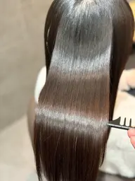 【乾かすだけでまとまる艶髪に🐬】カット+髪質改善トリートメント👏🏻