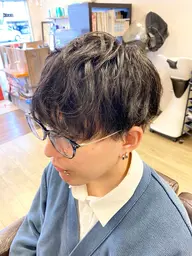 カット&パーマ　ビフォーアフターをSNSに載せても大丈夫な方募集中。5センチ以上切れる方お願いいたします/