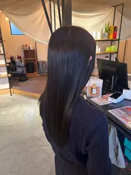【自然にまとまる柔らか質感】極ツヤ酸性ストレートパーマ🌷