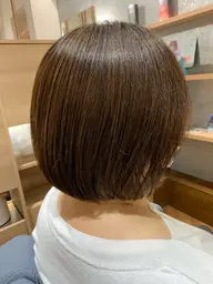 ボブ+白髪ぼかしハイライト