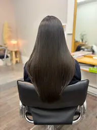人気❣️クセも直せてサラサラツルツル縮毛矯正カット込み⭕️うるツヤ質感になりたい方お試し下さい😊ロングは別途¥1100