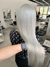 【定番おすすめメニュー】1ブリーチ➕透明感カラー👼🏻💞リタッチ🉑+Instagram投稿用の撮影込み