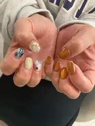 オフ込みグラデーション/ワンカラーに２本ずつアートor片手にワンカラーに片手ニュアンスネイル