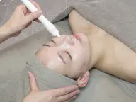 【毛穴汚れや毛穴の黒ずみ改善◎】うるツヤたまご肌✨ハイドロ毛穴洗浄🫧(ツヤ肌ピーリング付)