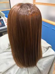 🪞 縮毛矯正＋艶トリートメント ✨湿気や広がりが気になる方に🤍自然な艶髪ストレートへ🫧