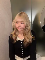 【8月限定🌞】ブリーチ+カラー +カット+ダメージ補修トリートメント+韓国風ヘアセット✧*。