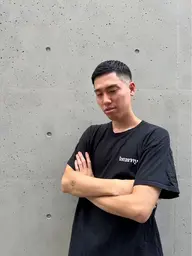 「スキンフェード💈|清潔感×男らしさ」【メリハリのある刈り上げで、男らしくシャープな印象に。】
