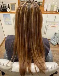 【新規限定】カット+ハイライト ¥10450〜カラーを入れたい場合は追加で+6050〜になります!