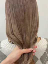 ケアブリーチ+オンカラー♪ オラプレックス入のブリーチでケアしながらのハイトーンカラーを。(シャンプーブロー込み)