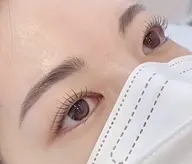ミニモ限定(人気セット)パリジェンヌ&パ-マ(上のみ)と眉カット、眉毛抜き剃り、眉メイクいつでも5500円