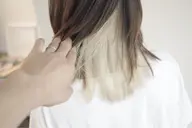 ⭐️似合わせカット&インナーカラーでオシャレカラーに‼️ケアブリーチでインナーカラーするのでダメージも少なくオススメ✨