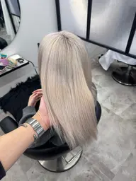 【✨ご新規様限定✨】ケアブリーチ+艶カラー🥀