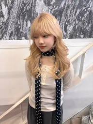 伸びたリタッチを綺麗にブリーチし、さらにダメージ補修し艶が出る当店オリジナルのnew view color✨️