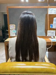 白髪リタッチカラーのみ 毛先までの場合➕1000円