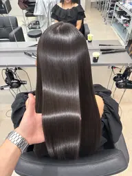 【ワンランク上の艶髪に👱🏻‍♀️✨】クオライン縮毛矯正🫧潤いと艶を叶えれます➕ カット✂️(レディースのみ)