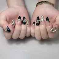 VIP.2🎐【9月限定8800円】🎐自爪・フィルインOK10本アートやり放題💅✨パーツつけ放題❤️🔥