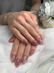 【ゴージャスデザイン】いつも美しい指先で楽しむお客様にピッタリ、ニュアンスからワンホンネイルまで豪華で特別なデザインです