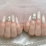 【シンプルなワンホン🤍】10本長さ出し+4本パーツつけ放題💫オフィスネイルやパーツ少なめがお好みの方に🫧