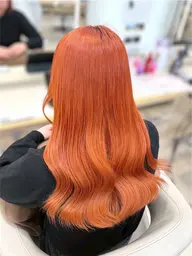 夏に映えるハイトーン✨️ ブリーチ➕暖色カラー🌺🍊➕トリートメント⟡.*