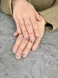 【オフ込み】🕊️ラメグラデーション✨技術向上のため研修ネイリストが担当(フィルイン可)