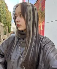 《外国人風》ハイライト15枚or毛先のグラデーションカラーorインナーカラーにオンカラー¥8,500
