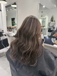 【急募】ハイライト+コラーゲントリートメント🌺