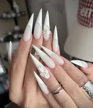 🉐🌷期間限定26%OFF🌷🉐チップ長さ出し+フレンチネイル✨パーツorストーン1個サービス♡