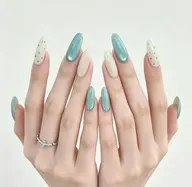 🉐ハンドネイル 🍀ミントカラーマグネット✖️白ベース✖️ドット✨オフ、ケア込み