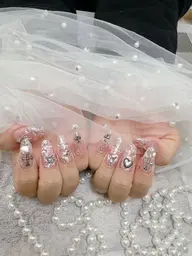 キラキラパーツつけ放題ネイル💅【ベースはワンカラー／ラメグラデーション／マグネット限定】