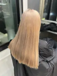 【ミルクティーカラーしたい方🧸】🌟2回ケアブリーチ➕カラー➕💎バイカルテ5stepトリートメント🌟