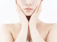 お顔のリフトアップ施術