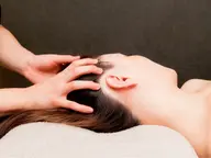 輪郭引き上げ快眠ヘッドスパ