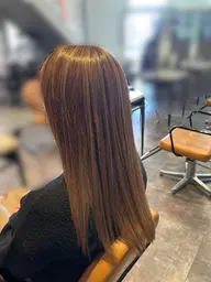 ブリーチハイライトでつくる立体感カラー
