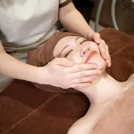 🍇大人女子の贅沢フェイシャル🍇毛穴洗浄+デコルテ～顔まで小顔マッサージ+美白パック✨3980円